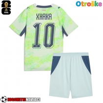 Otroške Nogometnih dresov Švica Granit Xhaka #10 Gostujoči SP 2026 Kratki rokavi (+ hlače)